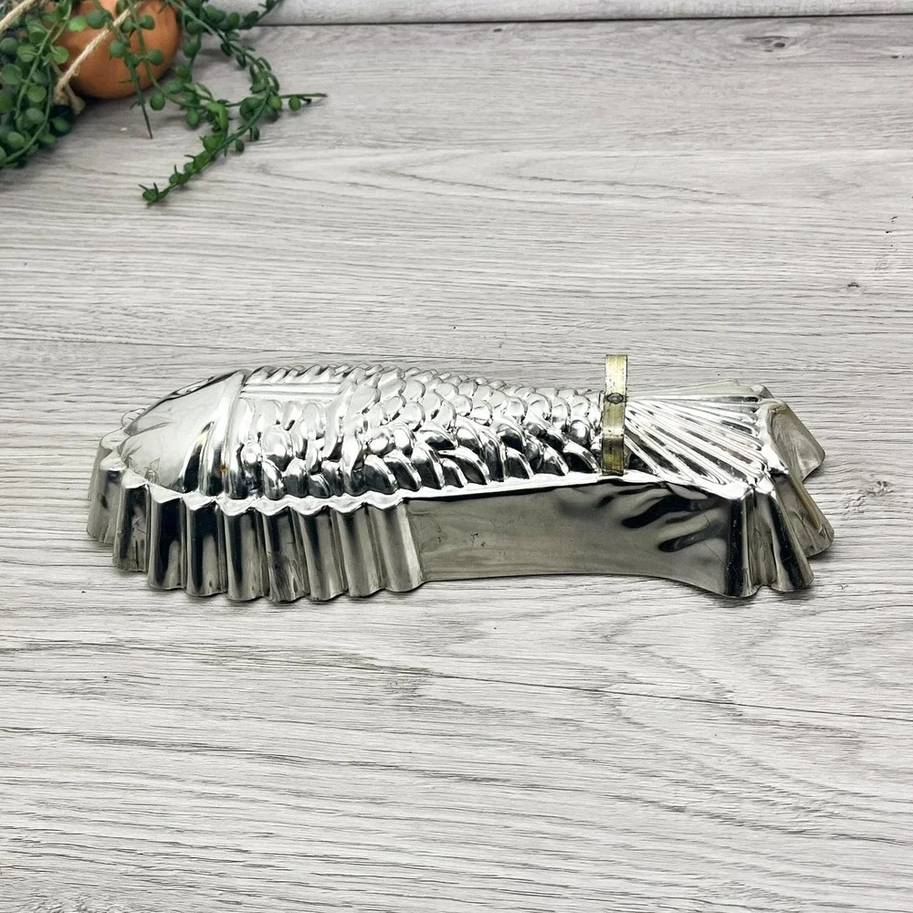 Vintage Tin Fish Mold: Coastal Wall Decor (11 inches)